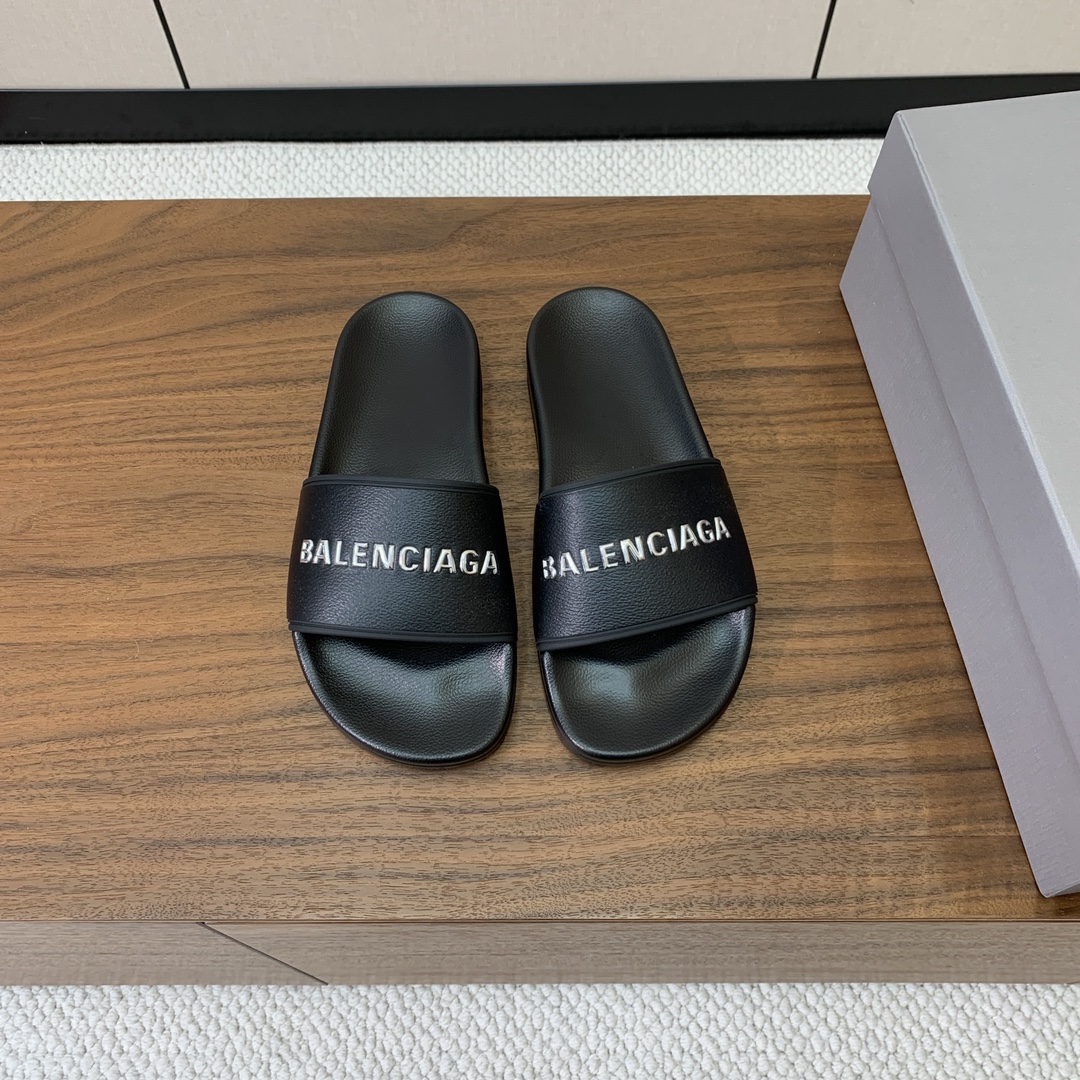 【Balengiacig*】经典拖鞋。一比一私模，突出后跟Logo，鞋底采用传统上乘PU，防滑耐磨，柔软