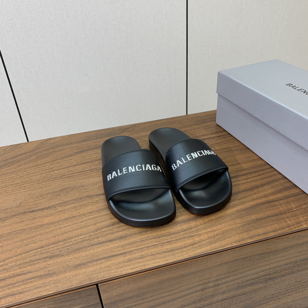 【Balengiacig*】经典拖鞋。一比一私模，突出后跟Logo，鞋底采用传统上乘PU，防滑耐磨，柔软
