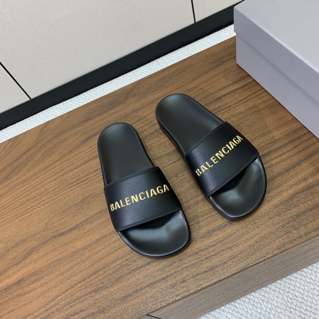 【Balengiacig*】经典拖鞋。一比一私模，突出后跟Logo，鞋底采用传统上乘PU，防滑耐磨，柔软