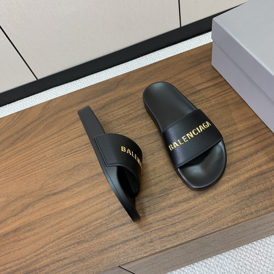 【Balengiacig*】经典拖鞋。一比一私模，突出后跟Logo，鞋底采用传统上乘PU，防滑耐磨，柔软