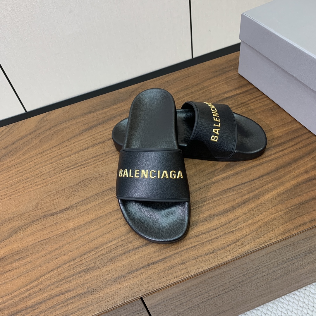 【Balengiacig*】经典拖鞋。一比一私模，突出后跟Logo，鞋底采用传统上乘PU，防滑耐磨，柔软