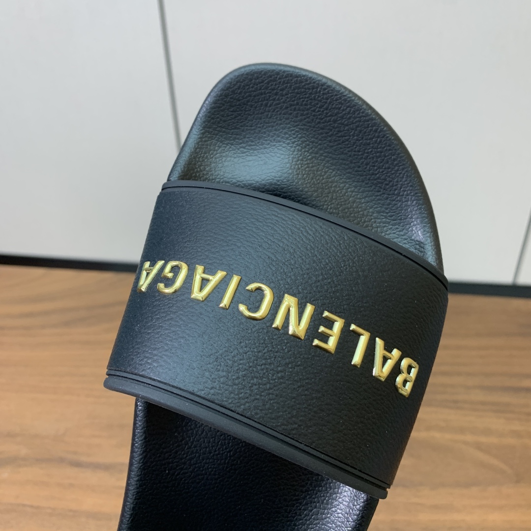 【Balengiacig*】经典拖鞋。一比一私模，突出后跟Logo，鞋底采用传统上乘PU，防滑耐磨，柔软