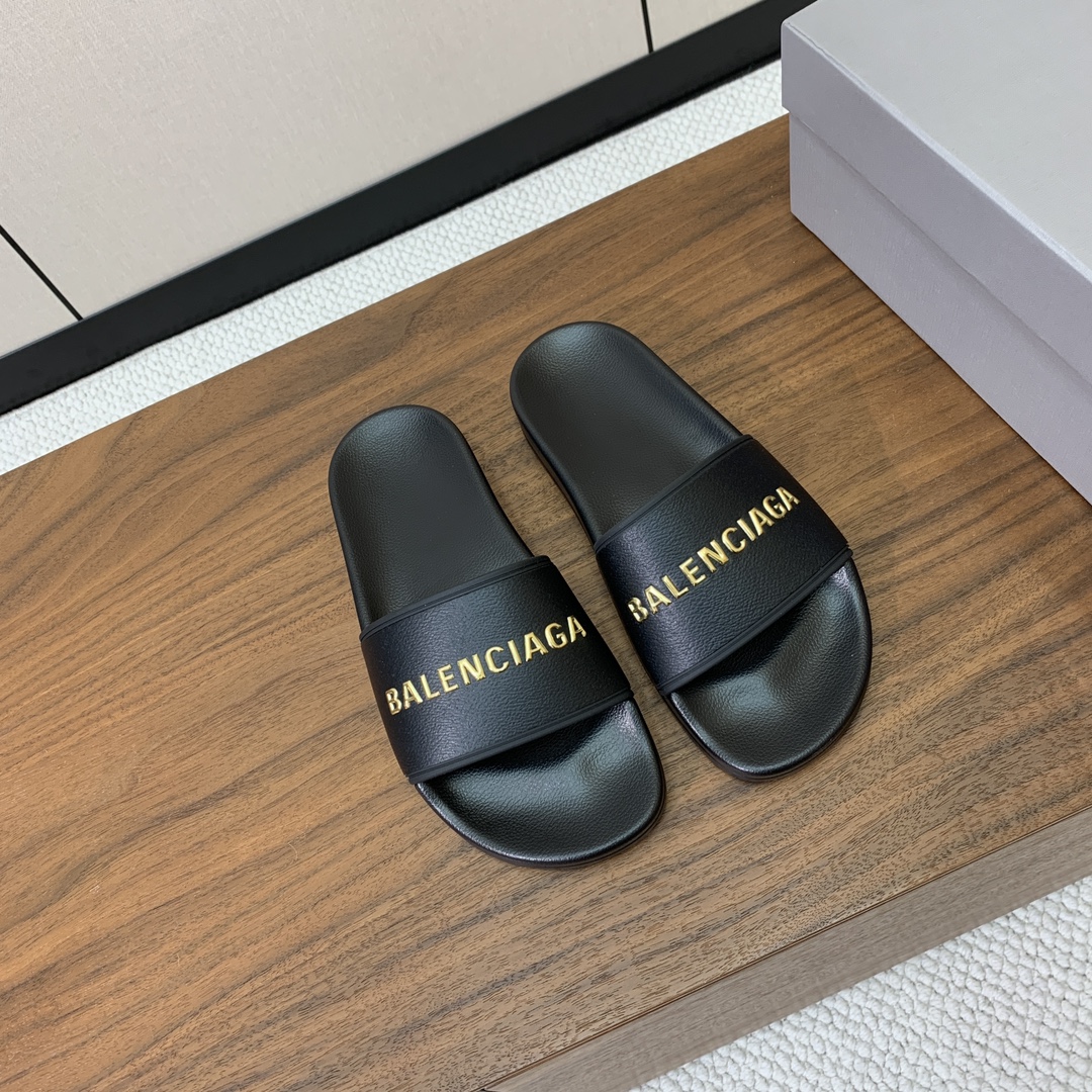 【Balengiacig*】经典拖鞋。一比一私模，突出后跟Logo，鞋底采用传统上乘PU，防滑耐磨，柔软