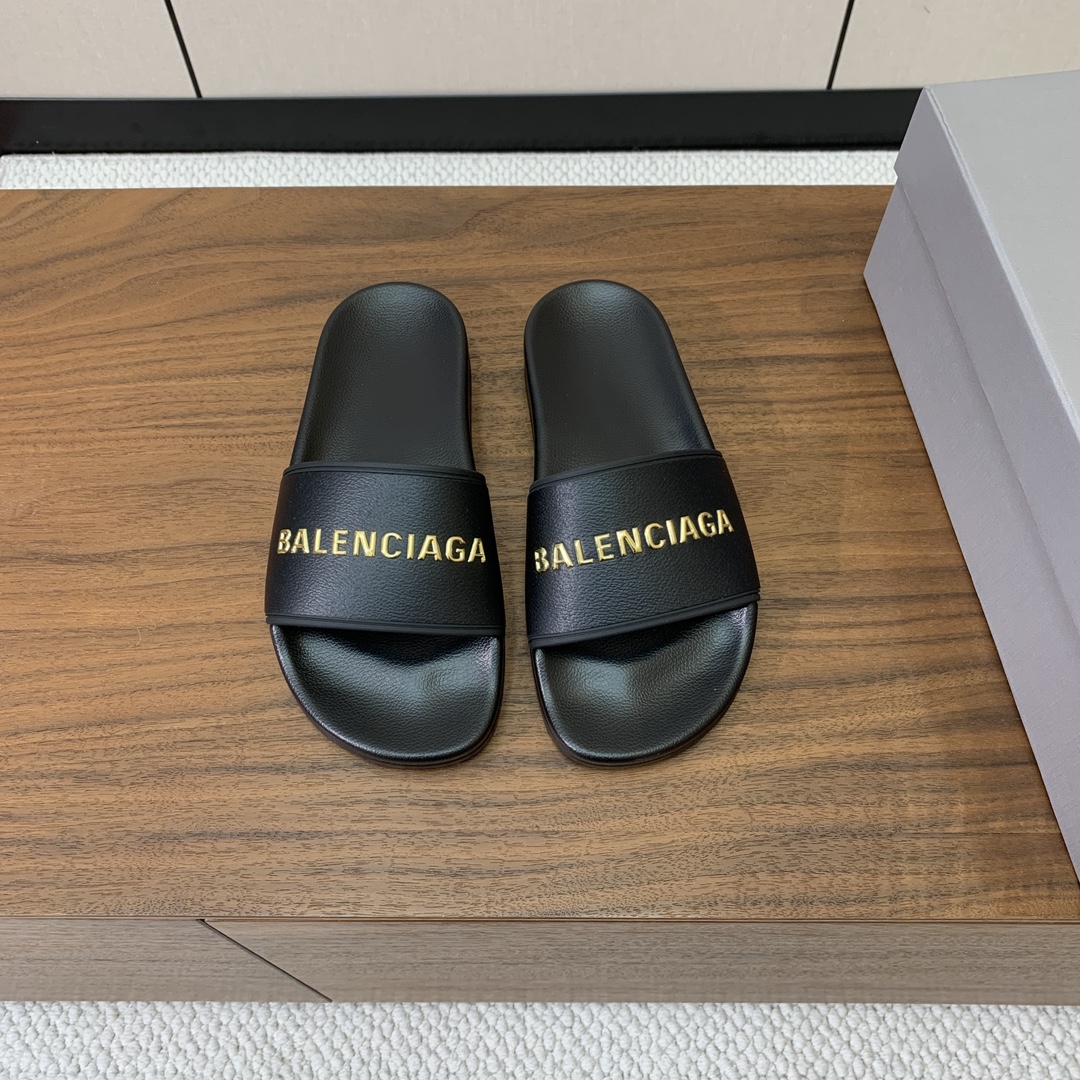 【Balengiacig*】经典拖鞋。一比一私模，突出后跟Logo，鞋底采用传统上乘PU，防滑耐磨，柔软