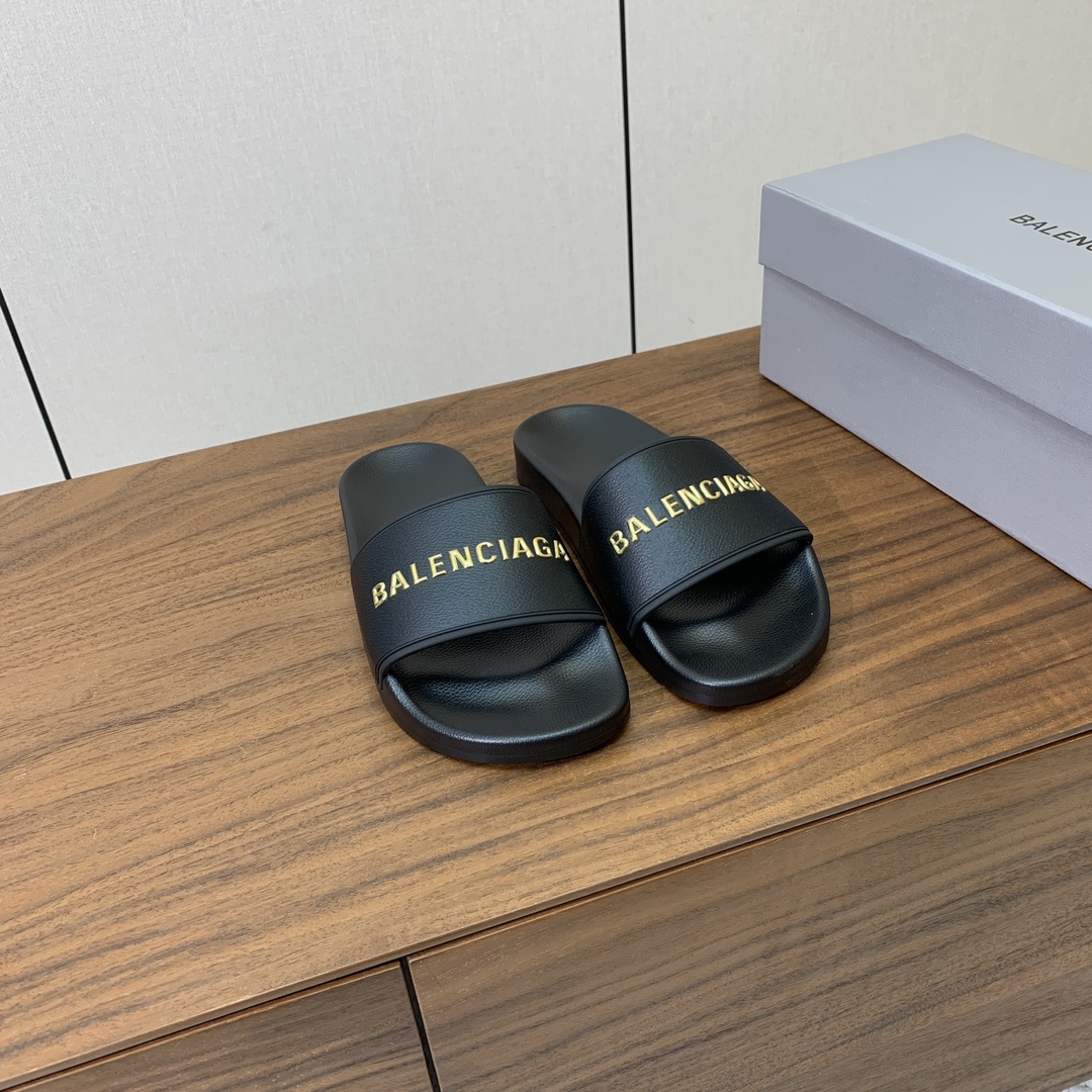 【Balengiacig*】经典拖鞋。一比一私模，突出后跟Logo，鞋底采用传统上乘PU，防滑耐磨，柔软