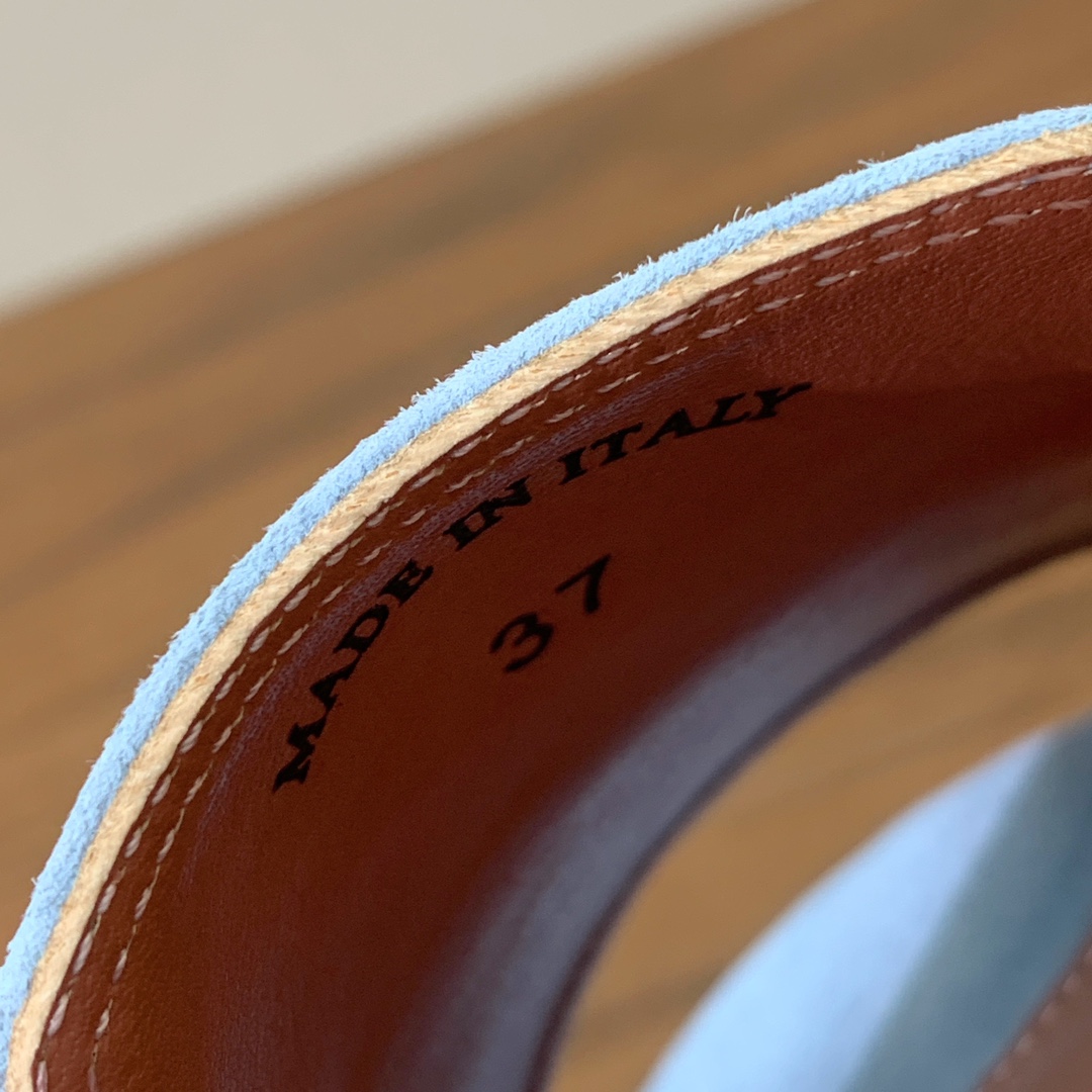 【Loro Piana】羊京平底拖鞋。鞋面羊京，羊皮内里及垫脚。真皮中底，真皮包跟。进口真皮大底。
码数