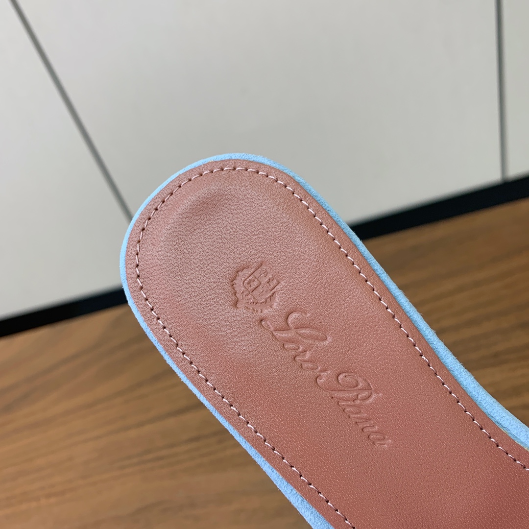 【Loro Piana】羊京平底拖鞋。鞋面羊京，羊皮内里及垫脚。真皮中底，真皮包跟。进口真皮大底。
码数