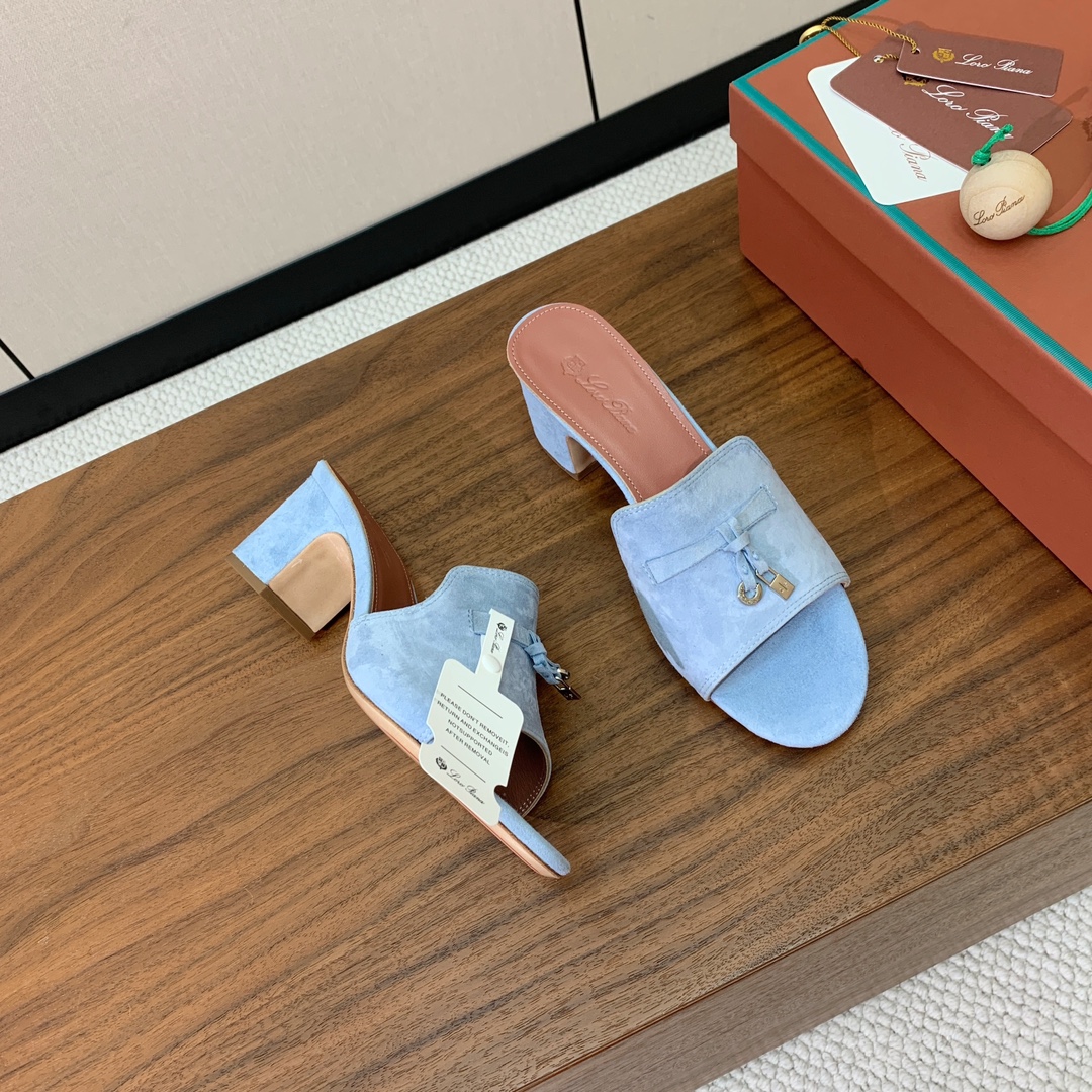 【Loro Piana】羊京中跟拖鞋。鞋面羊京，羊皮内里及垫脚。真皮中底，真皮包跟。进口真皮大底，跟高5