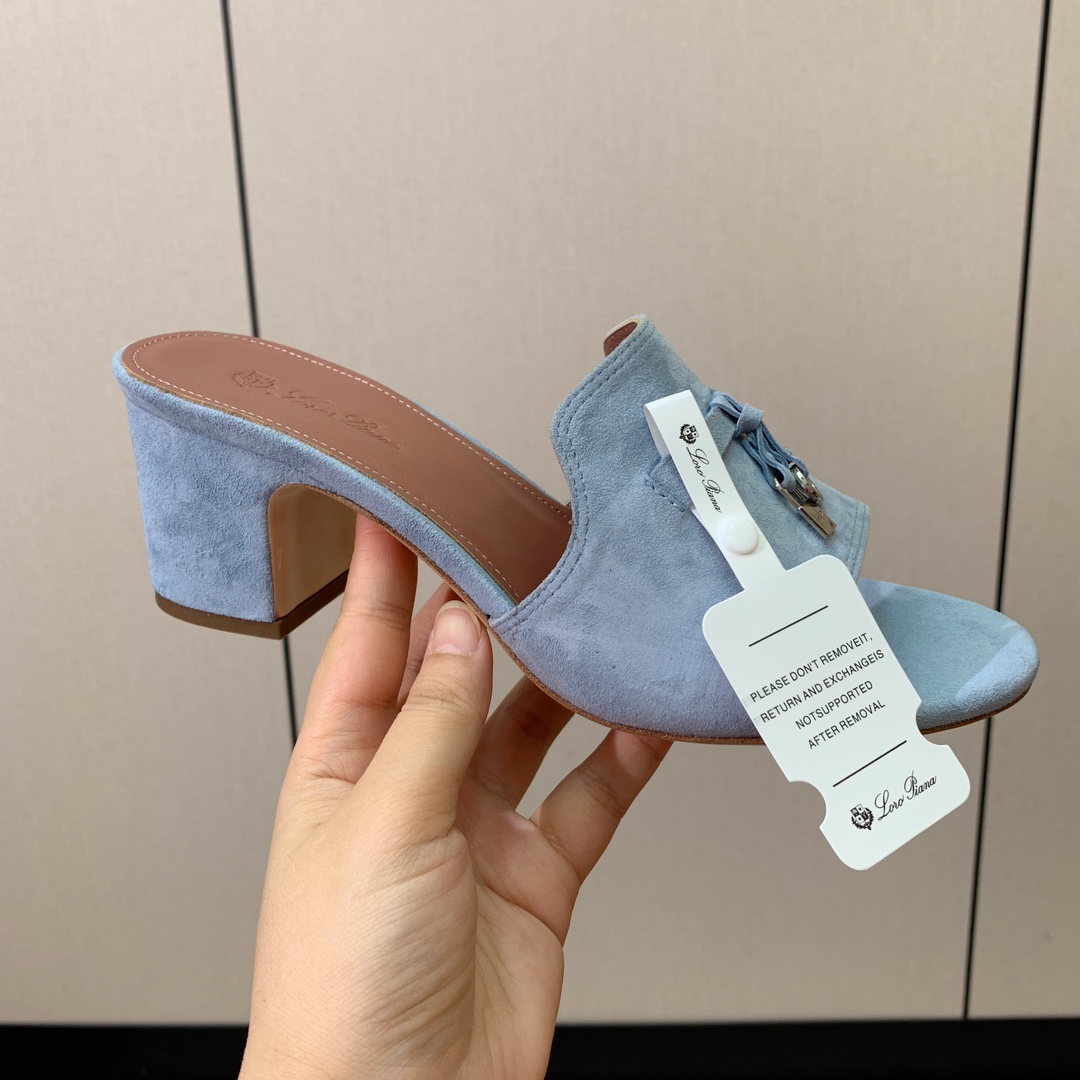【Loro Piana】羊京中跟拖鞋。鞋面羊京，羊皮内里及垫脚。真皮中底，真皮包跟。进口真皮大底，跟高5