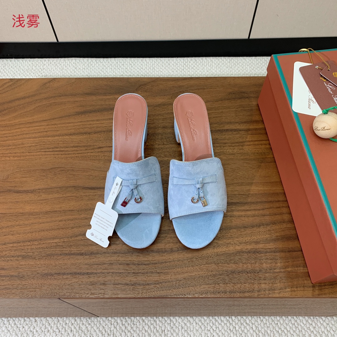 【Loro Piana】羊京中跟拖鞋。鞋面羊京，羊皮内里及垫脚。真皮中底，真皮包跟。进口真皮大底，跟高5