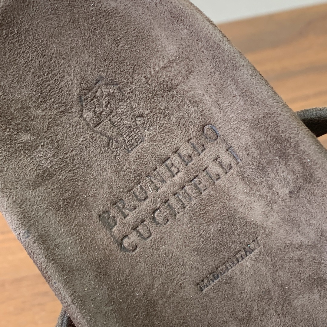 【BRUNELL* CUCINELL*】夹趾凉鞋。材质：羊京➕纯手工串联珠链配饰。
码数：35-41（3