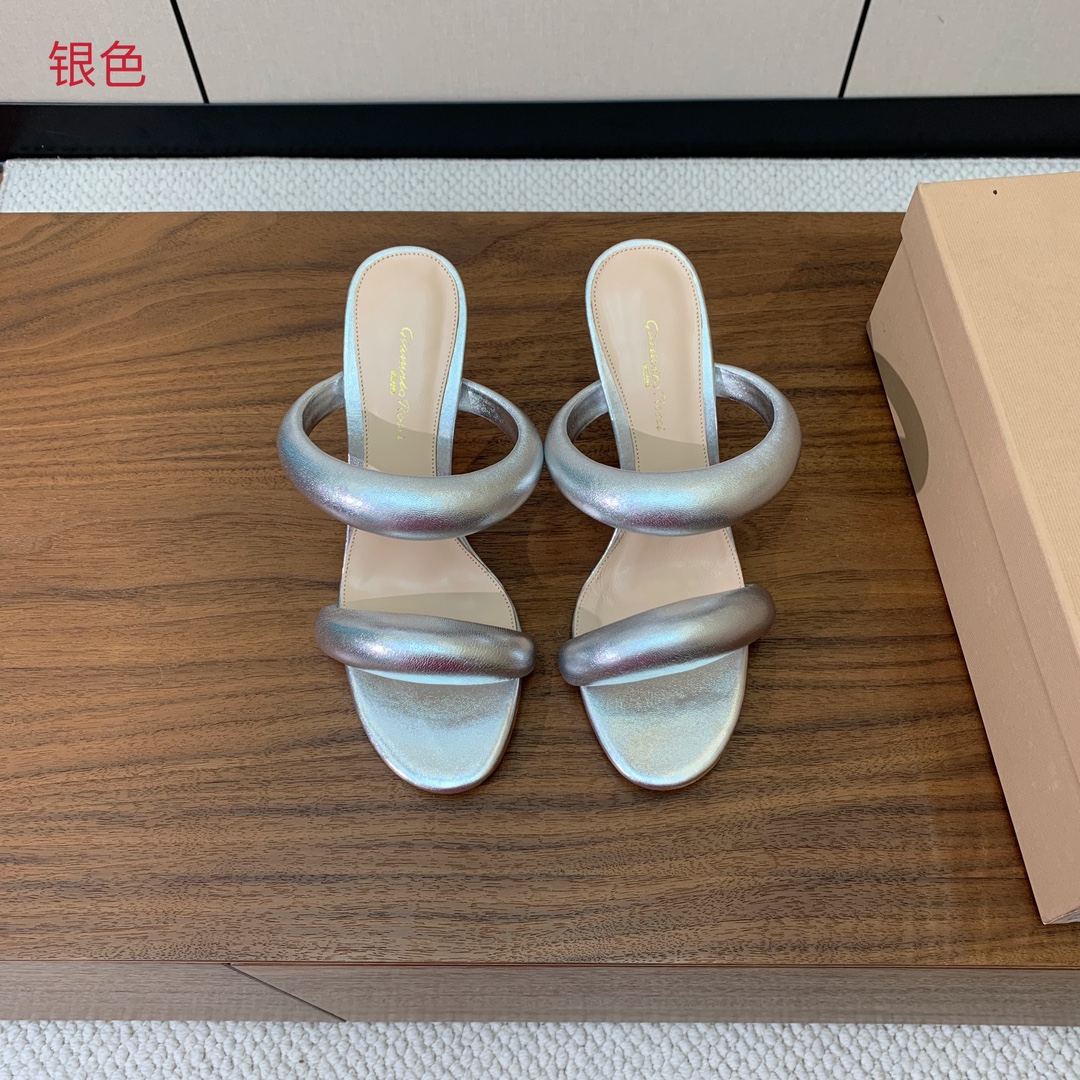 【Gianvit* Ross*】一字带拖鞋。非常简单又很特别的设计。定制羊皮，羊皮垫脚。真皮大底。跟高8