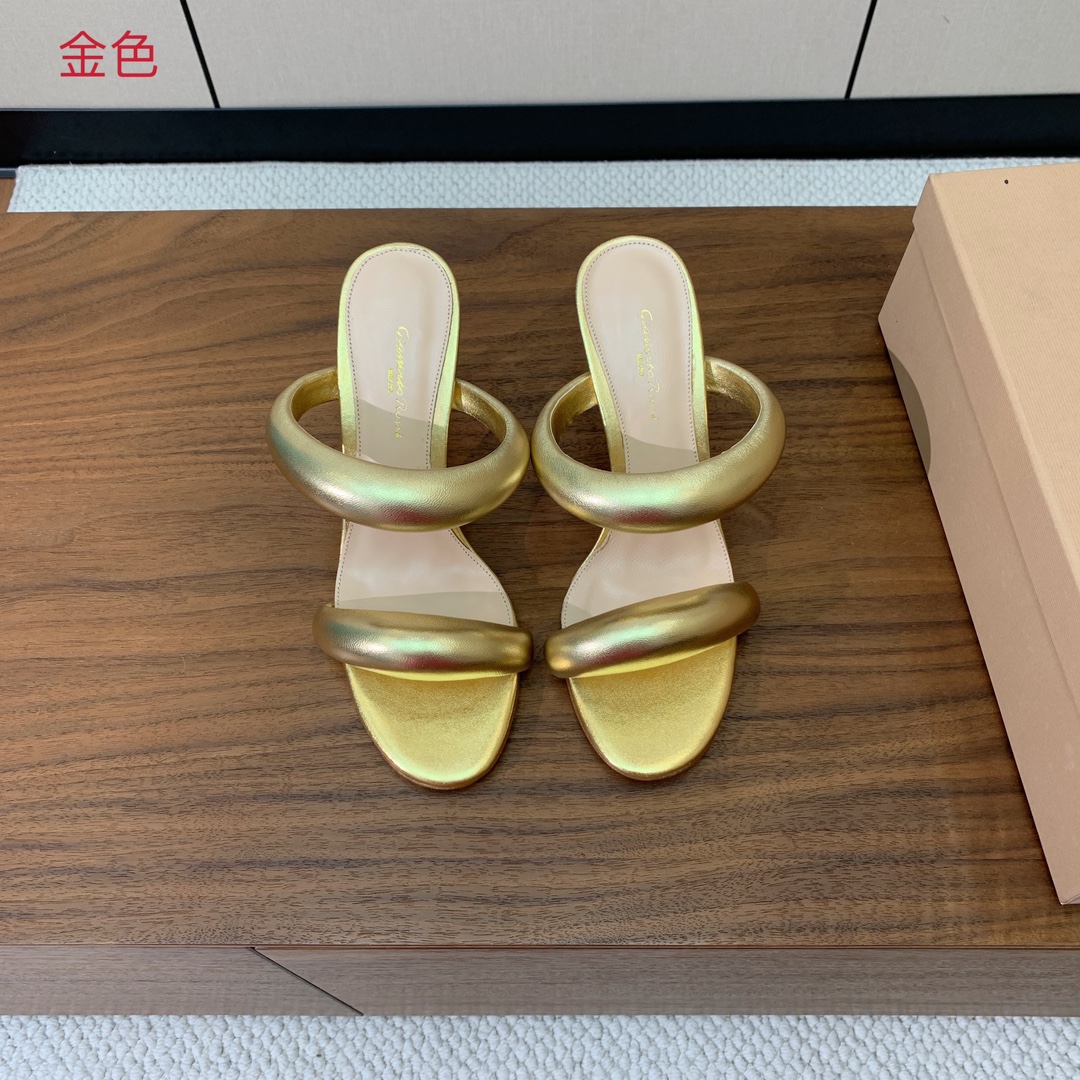 【Gianvit* Ross*】一字带拖鞋。非常简单又很特别的设计。定制羊皮，羊皮垫脚。真皮大底。跟高8
