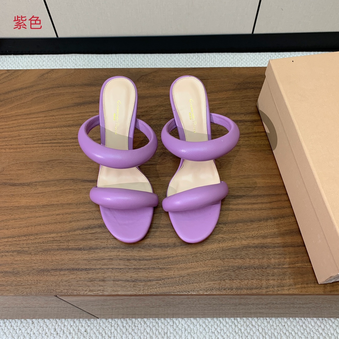 【Gianvit* Ross*】一字带拖鞋。非常简单又很特别的设计。定制羊皮，羊皮垫脚。真皮大底。跟高8