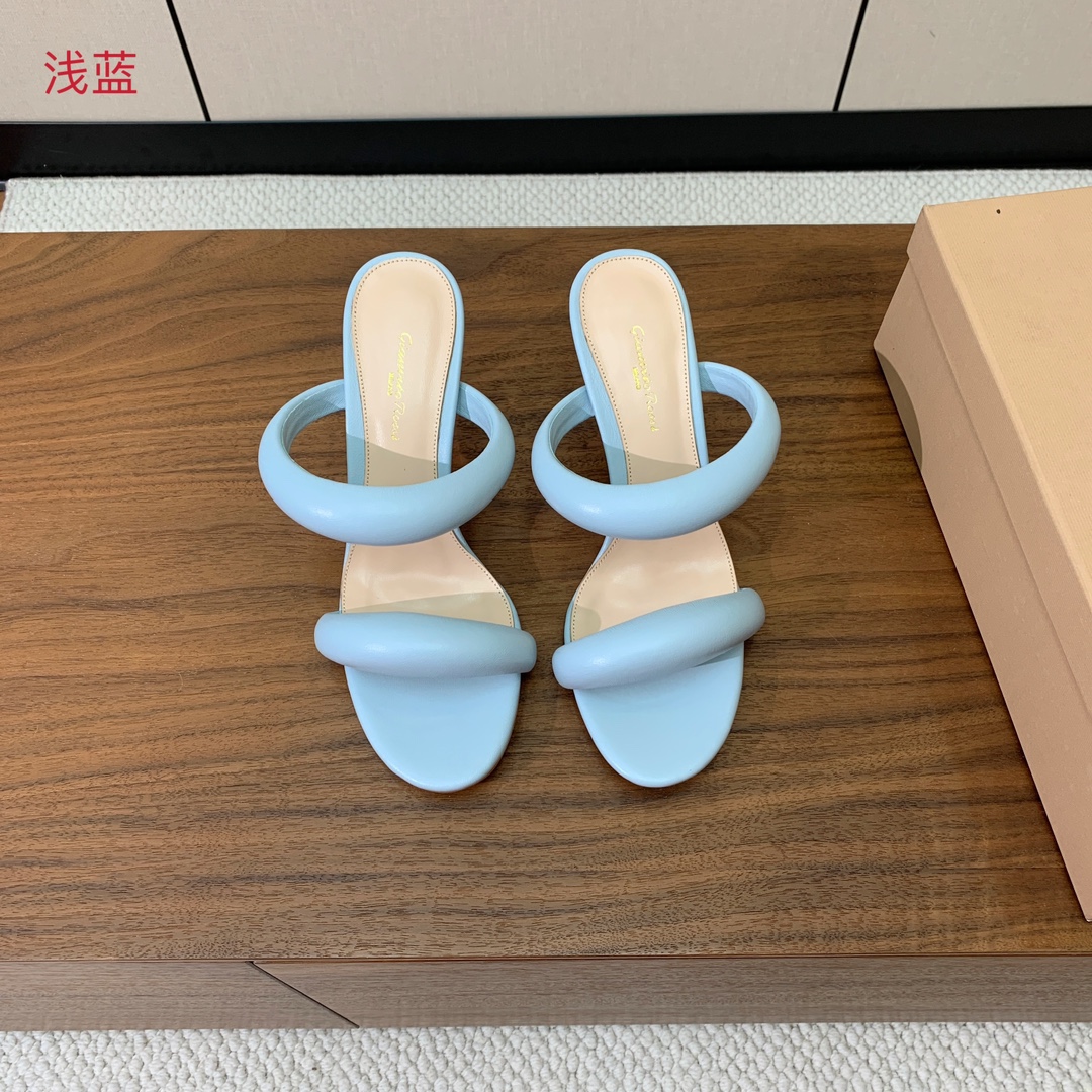 【Gianvit* Ross*】一字带拖鞋。非常简单又很特别的设计。定制羊皮，羊皮垫脚。真皮大底。跟高8