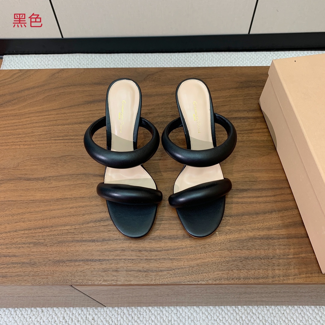【Gianvit* Ross*】一字带拖鞋。非常简单又很特别的设计。定制羊皮，羊皮垫脚。真皮大底。跟高8