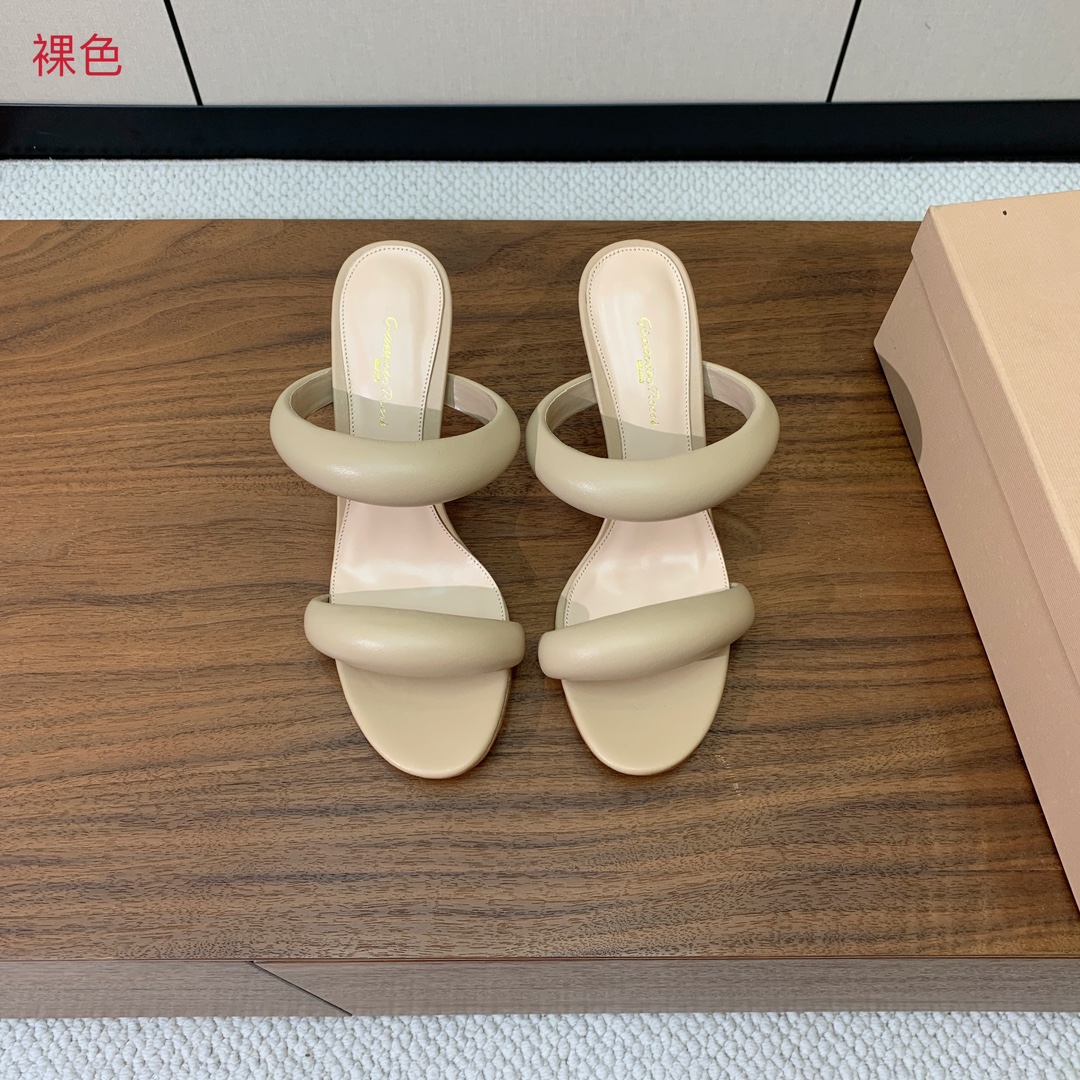 【Gianvit* Ross*】一字带拖鞋。非常简单又很特别的设计。定制羊皮，羊皮垫脚。真皮大底。跟高8
