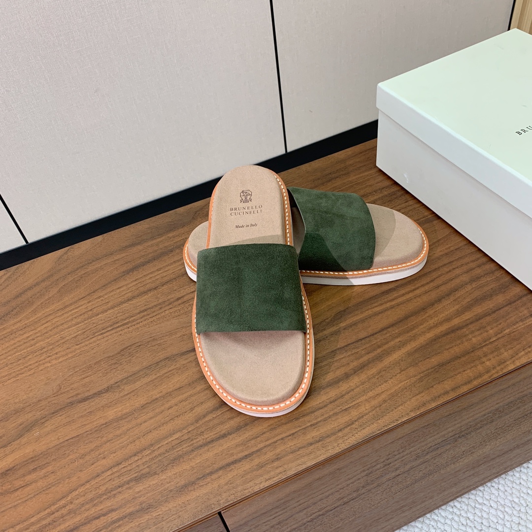 【BRUNELL* CUCINELL*】情侣款拖鞋。鞋面进口环保牛绒，定制橡胶大底。真皮沿条。
码数：女