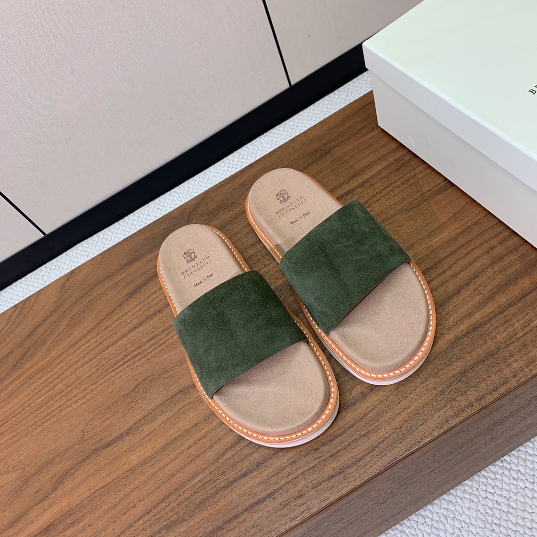 【BRUNELL* CUCINELL*】情侣款拖鞋。鞋面进口环保牛绒，定制橡胶大底。真皮沿条。
码数：女