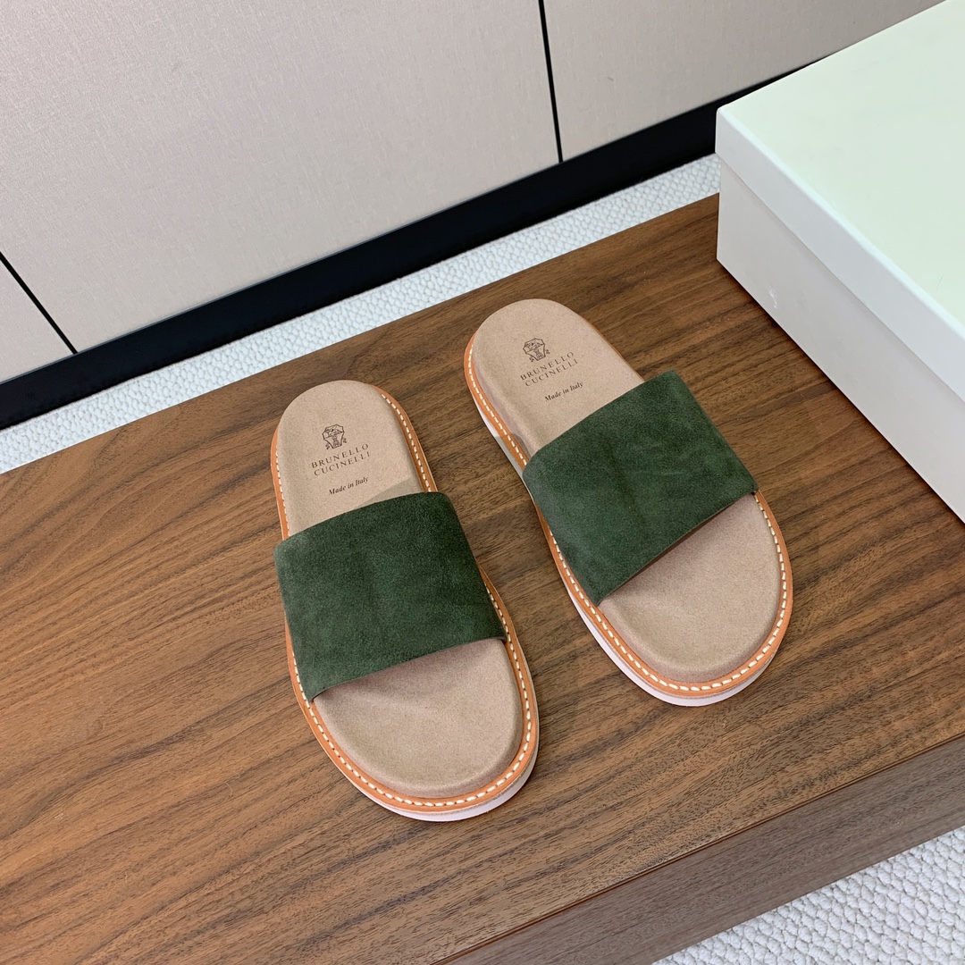 【BRUNELL* CUCINELL*】情侣款拖鞋。鞋面进口环保牛绒，定制橡胶大底。真皮沿条。
码数：女