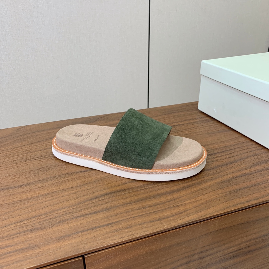 【BRUNELL* CUCINELL*】情侣款拖鞋。鞋面进口环保牛绒，定制橡胶大底。真皮沿条。
码数：女