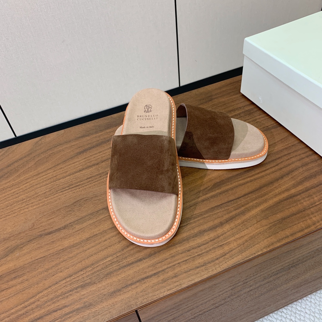 【BRUNELL* CUCINELL*】情侣款拖鞋。鞋面进口环保牛绒，定制橡胶大底。真皮沿条。
码数：女