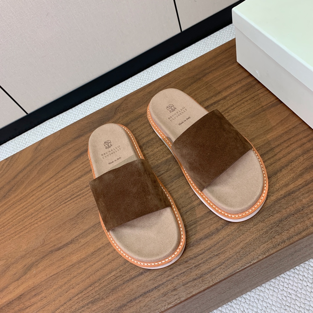 【BRUNELL* CUCINELL*】情侣款拖鞋。鞋面进口环保牛绒，定制橡胶大底。真皮沿条。
码数：女