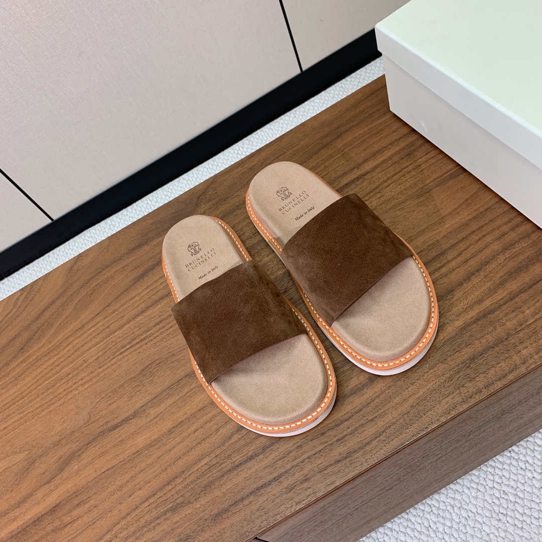 【BRUNELL* CUCINELL*】情侣款拖鞋。鞋面进口环保牛绒，定制橡胶大底。真皮沿条。
码数：女