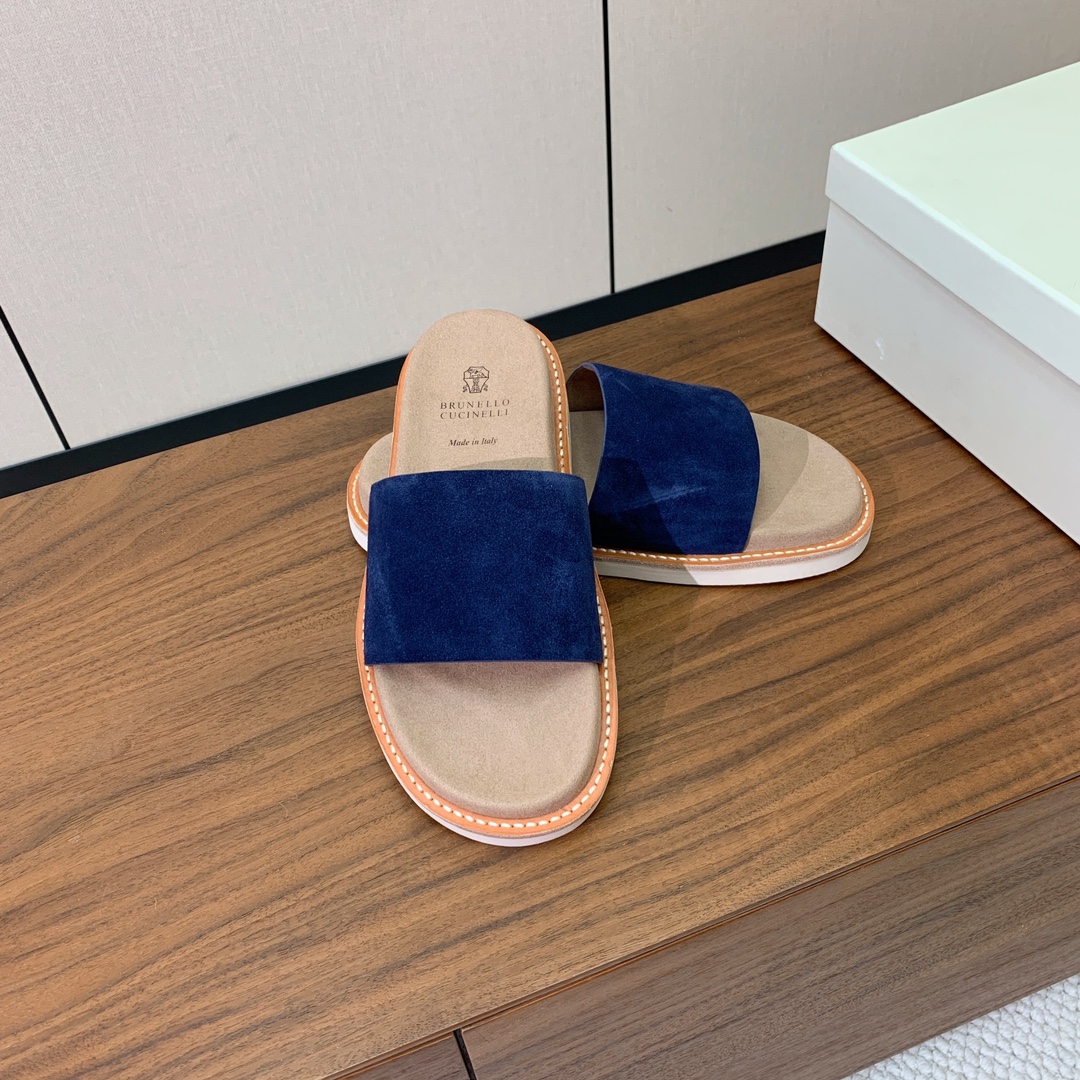 【BRUNELL* CUCINELL*】情侣款拖鞋。鞋面进口环保牛绒，定制橡胶大底。真皮沿条。
码数：女