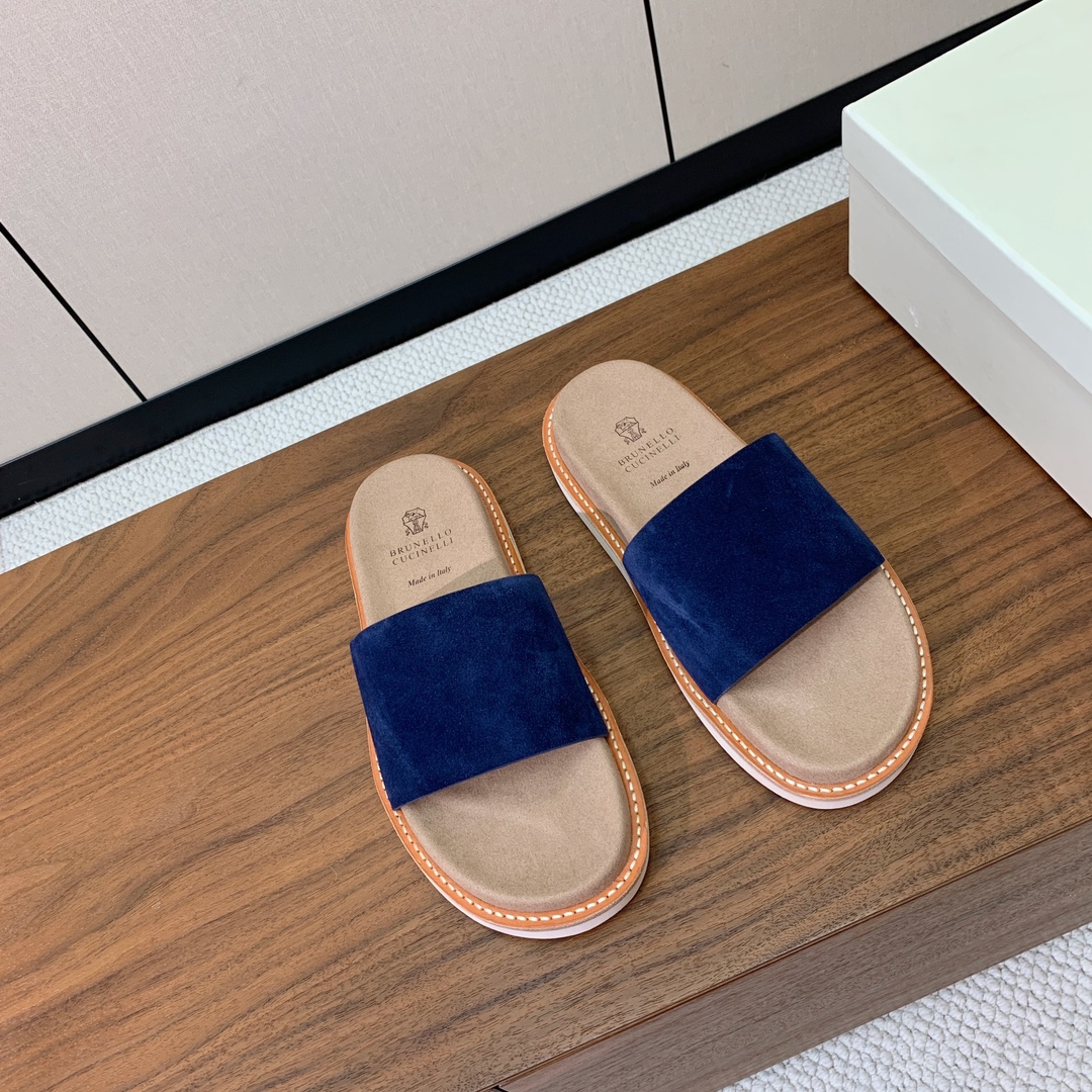 【BRUNELL* CUCINELL*】情侣款拖鞋。鞋面进口环保牛绒，定制橡胶大底。真皮沿条。
码数：女