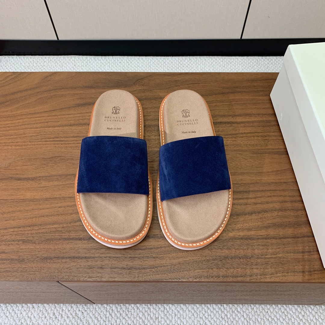 【BRUNELL* CUCINELL*】情侣款拖鞋。鞋面进口环保牛绒，定制橡胶大底。真皮沿条。
码数：女