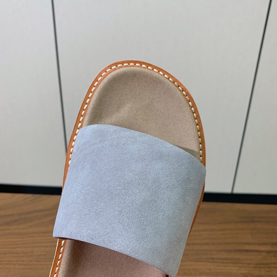 【BRUNELL* CUCINELL*】情侣款拖鞋。鞋面进口环保牛绒，定制橡胶大底。真皮沿条。
码数：女
