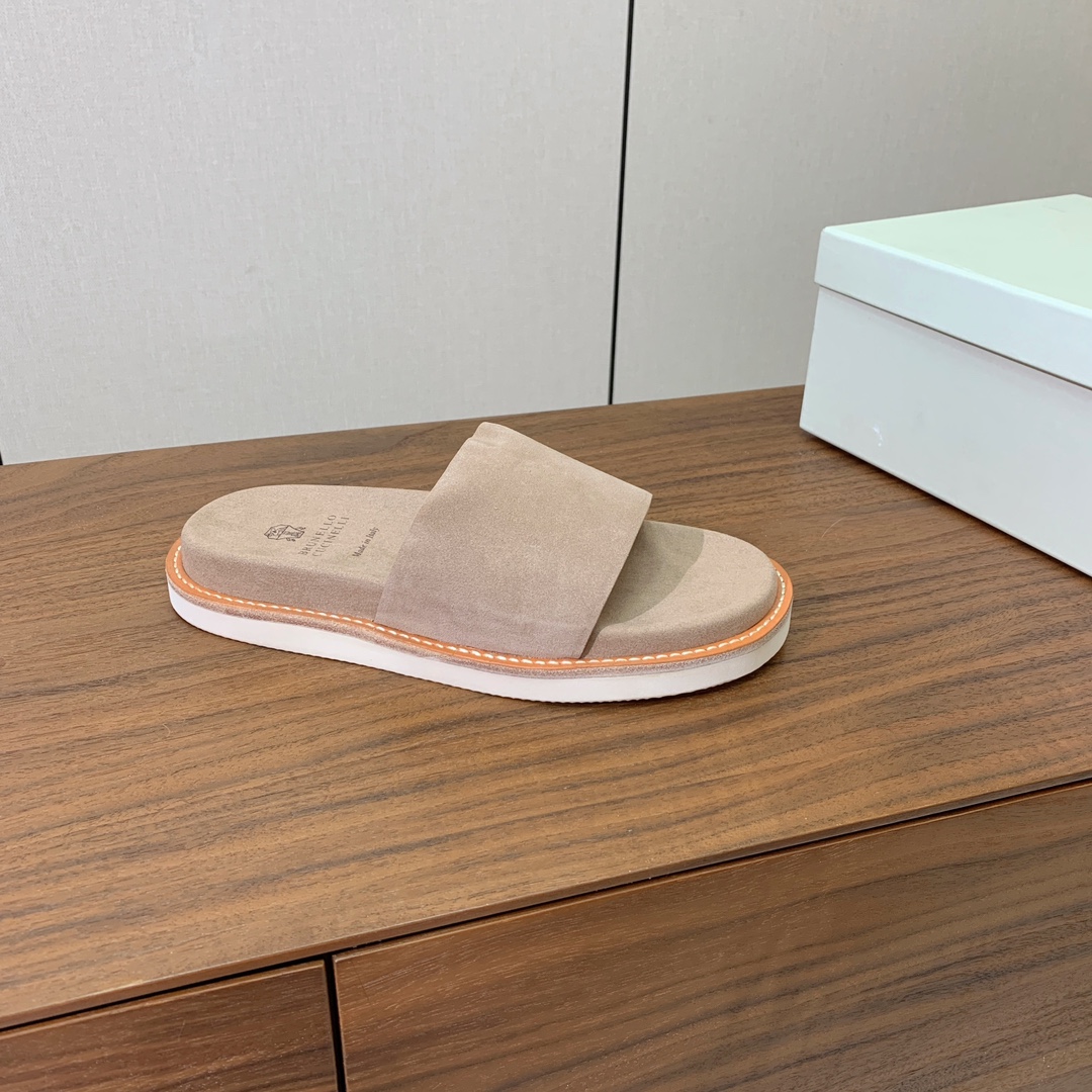 【BRUNELL* CUCINELL*】情侣款拖鞋。鞋面进口环保牛绒，定制橡胶大底。真皮沿条。
码数：女