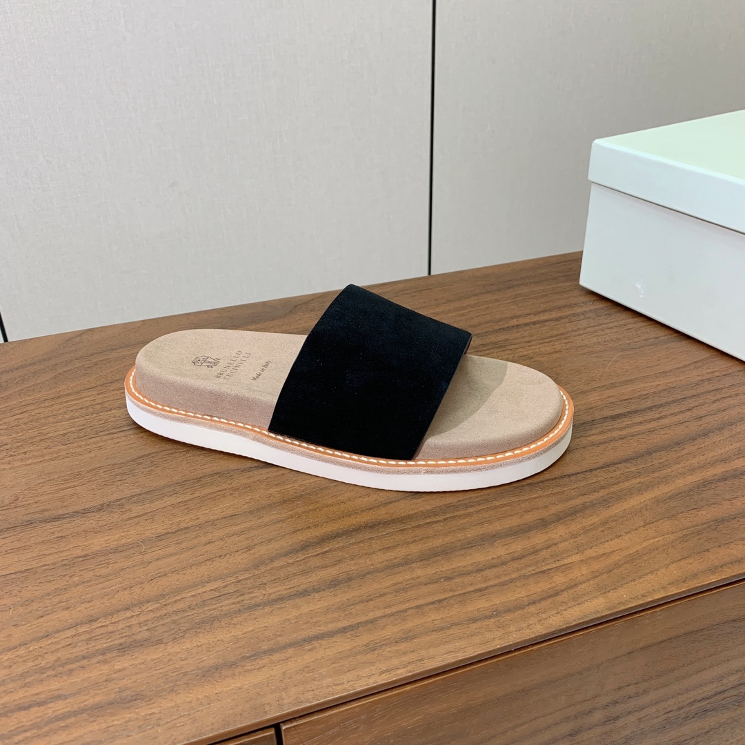 【BRUNELL* CUCINELL*】情侣款拖鞋。鞋面进口环保牛绒，定制橡胶大底。真皮沿条。
码数：女