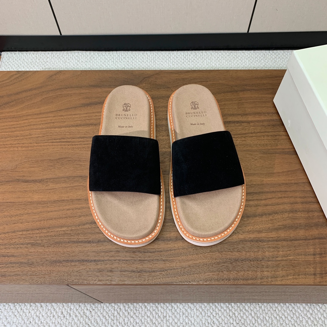 【BRUNELL* CUCINELL*】情侣款拖鞋。鞋面进口环保牛绒，定制橡胶大底。真皮沿条。
码数：女