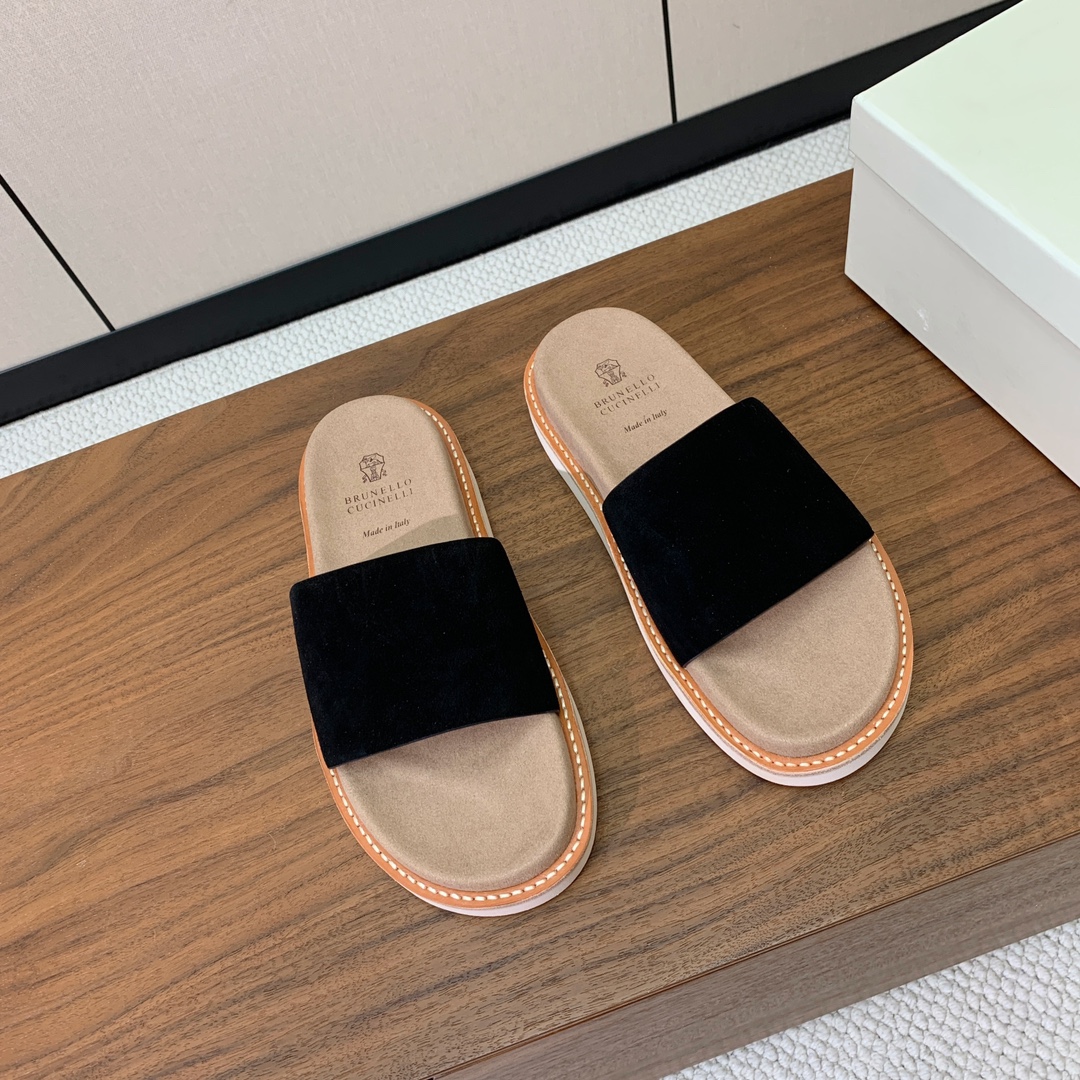 【BRUNELL* CUCINELL*】情侣款拖鞋。鞋面进口环保牛绒，定制橡胶大底。真皮沿条。
码数：女