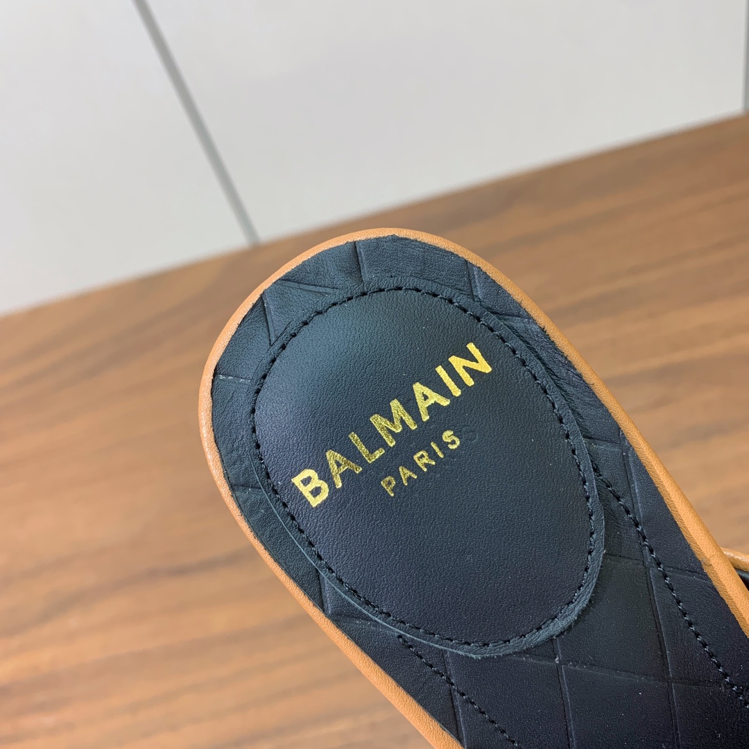 【Bal*ain】别针高跟拖鞋。愈发別致出众，无敌气场、无敌好看。鞋面牛皮，牛仔布。牛皮垫脚。真皮大底。
