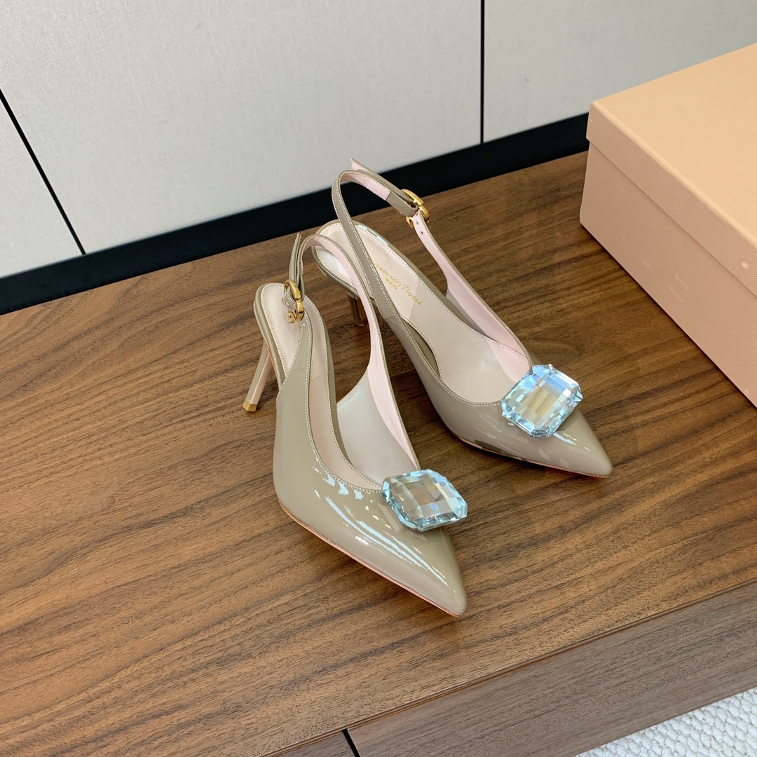 【Gianvit* Ross*】钻扣后空凉鞋。打造优雅女人味，优雅的基础上，也更加年轻时髦，以鲜艳的颜色