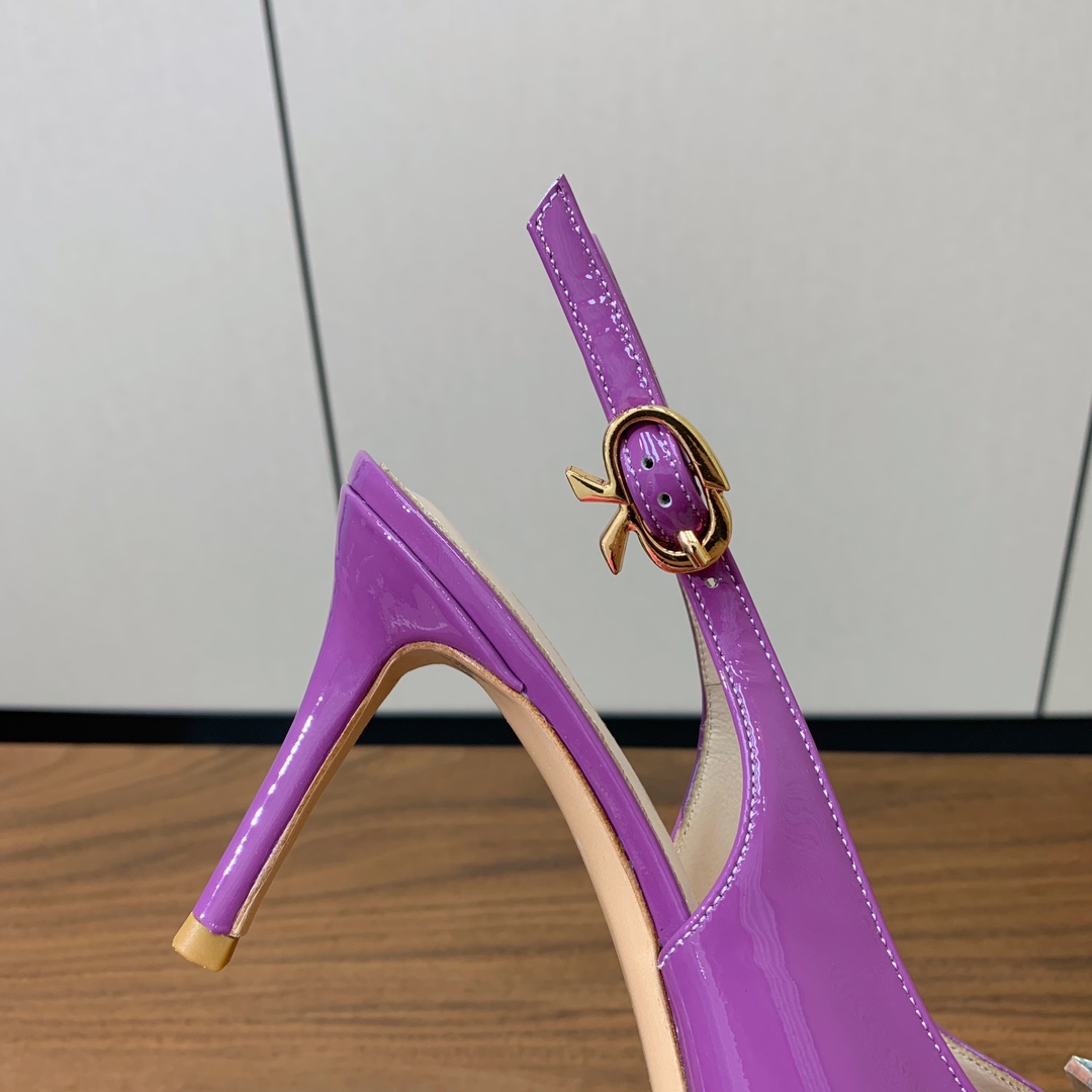 【Gianvit* Ross*】钻扣后空凉鞋。打造优雅女人味，优雅的基础上，也更加年轻时髦，以鲜艳的颜色