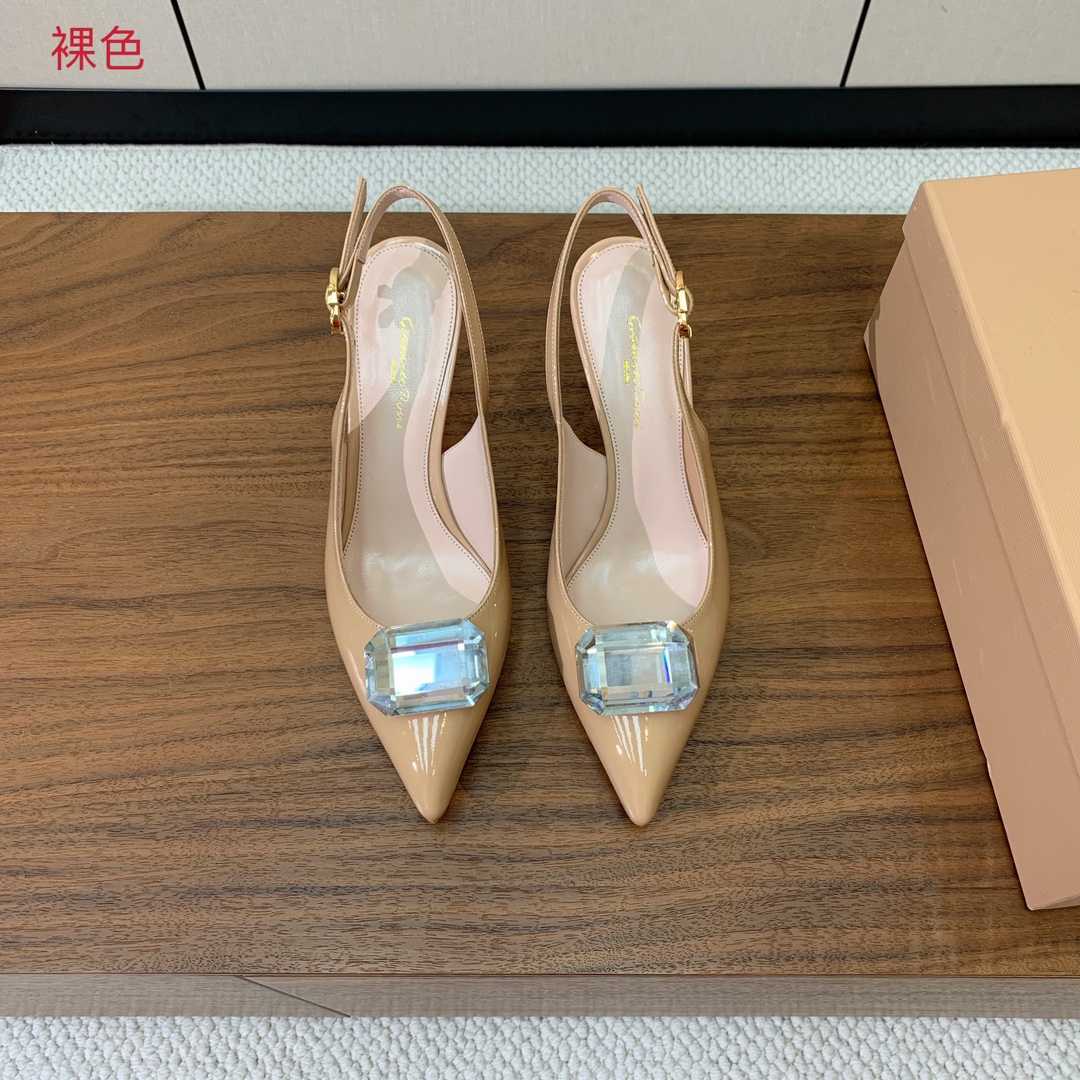 【Gianvit* Ross*】钻扣后空凉鞋。打造优雅女人味，优雅的基础上，也更加年轻时髦，以鲜艳的颜色
