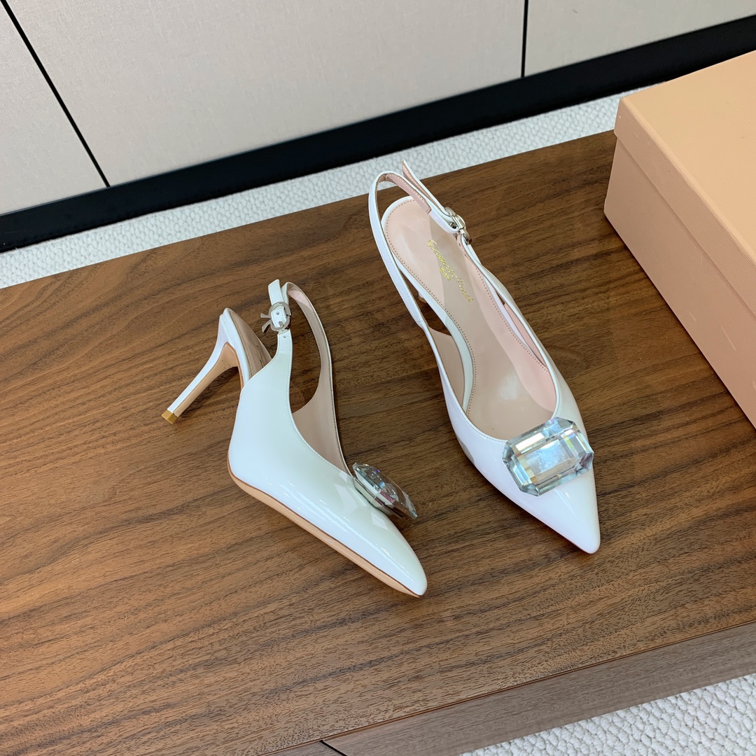 【Gianvit* Ross*】钻扣后空凉鞋。打造优雅女人味，优雅的基础上，也更加年轻时髦，以鲜艳的颜色