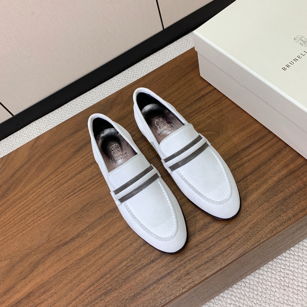 【Brunell* Cucinell*】新款乐福鞋。鞋面采用进口牛绒，纯手工串联珠链配饰！羊皮内里及垫脚