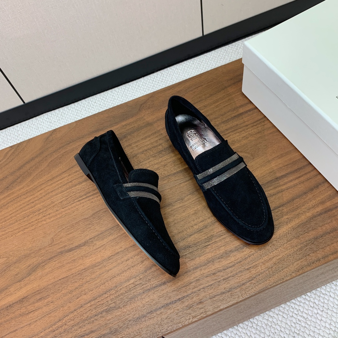 【Brunell* Cucinell*】新款乐福鞋。鞋面采用进口牛绒，纯手工串联珠链配饰！羊皮内里及垫脚