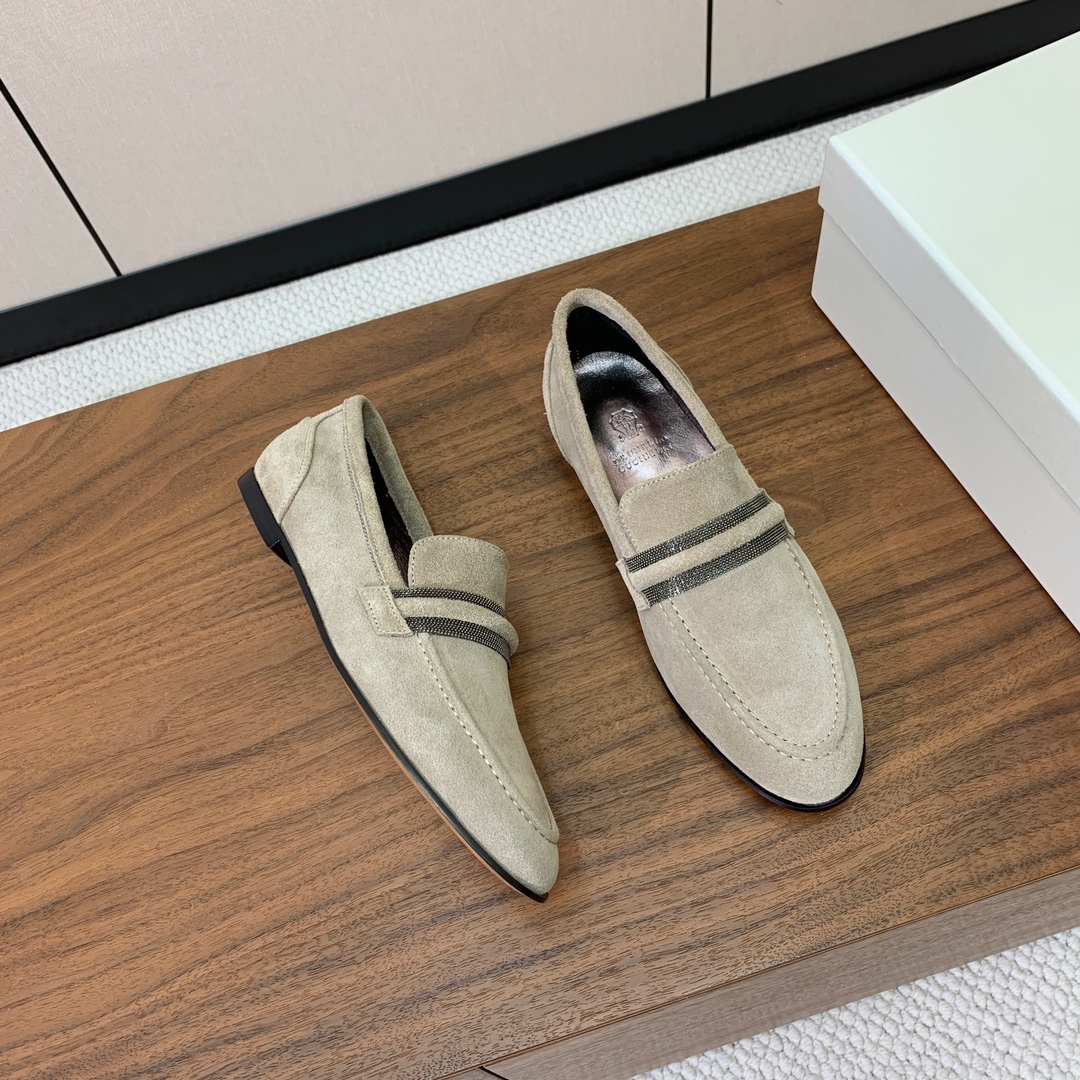 【Brunell* Cucinell*】新款乐福鞋。鞋面采用进口牛绒，纯手工串联珠链配饰！羊皮内里及垫脚
