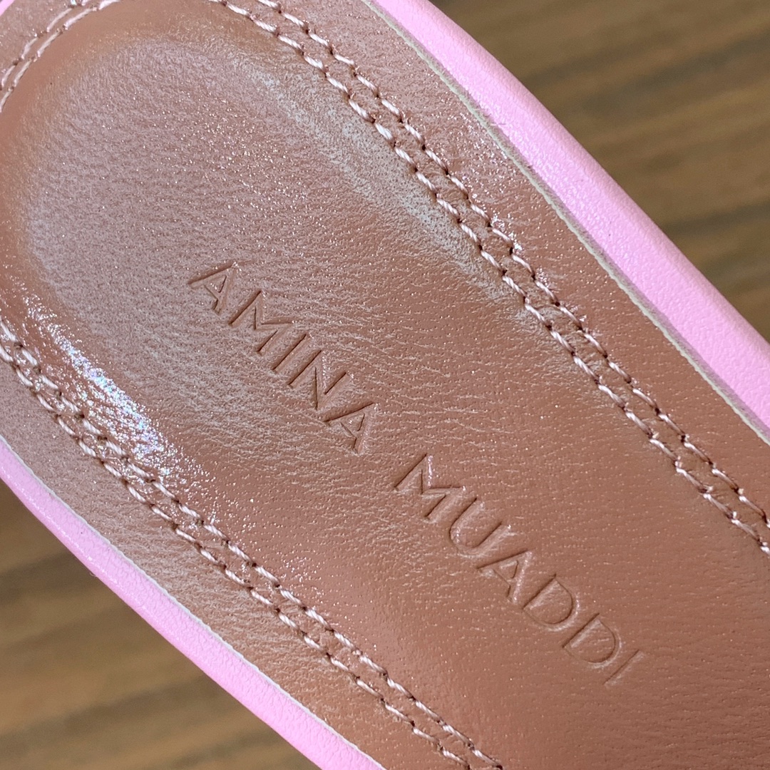 【Amina Muaddi】 钻链凉鞋。优雅风格，创造不一样的感觉。羊皮垫脚，注塑真皮大底。跟高10cm