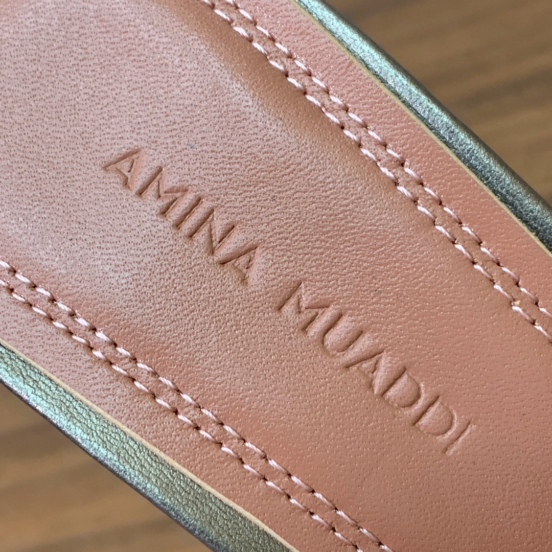 【Amina Muaddi】 钻链凉鞋。优雅风格，创造不一样的感觉。羊皮垫脚，注塑真皮大底。跟高10cm