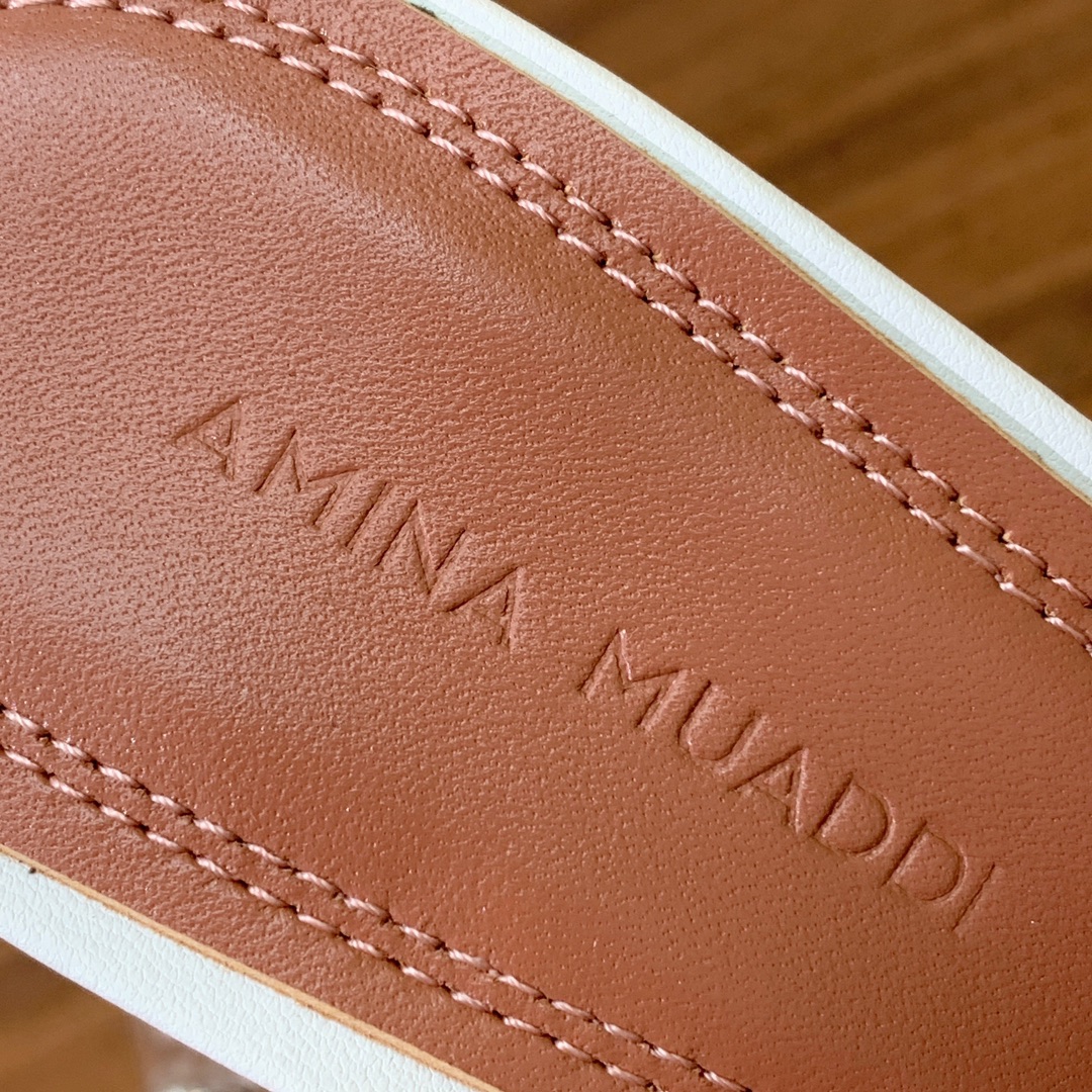 【Amina Muaddi】 钻链凉鞋。优雅风格，创造不一样的感觉。羊皮垫脚，注塑真皮大底。跟高10cm
