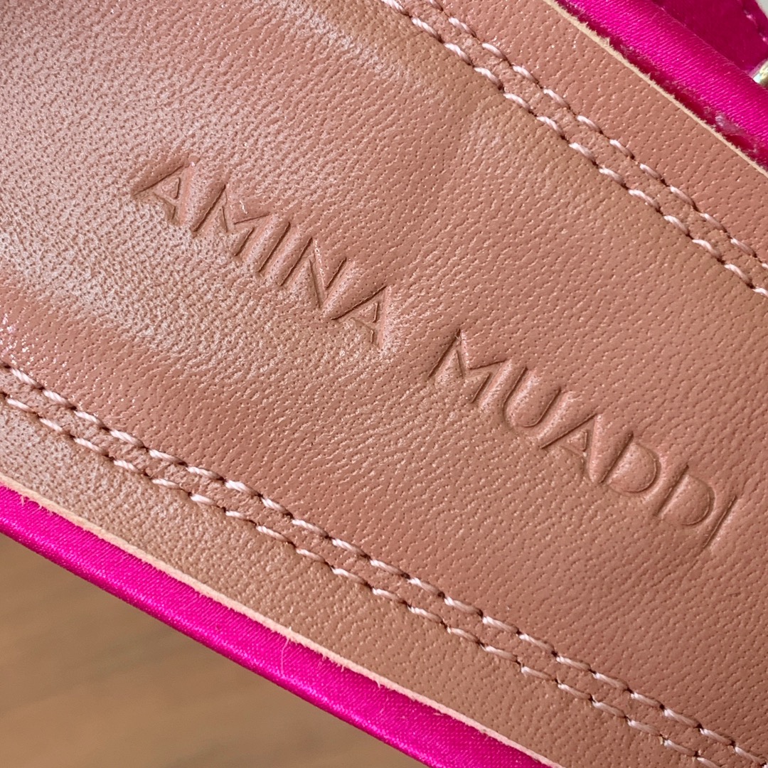 【Amina Muaddi】 钻链凉鞋。优雅风格，创造不一样的感觉。羊皮垫脚，注塑真皮大底。跟高10cm