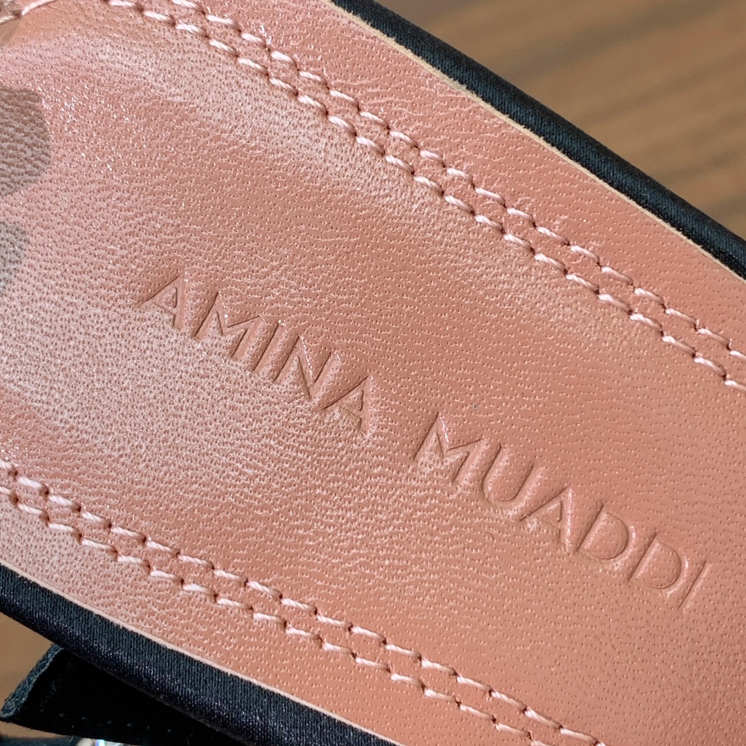【Amina Muaddi】 钻链凉鞋。优雅风格，创造不一样的感觉。羊皮垫脚，注塑真皮大底。跟高10cm