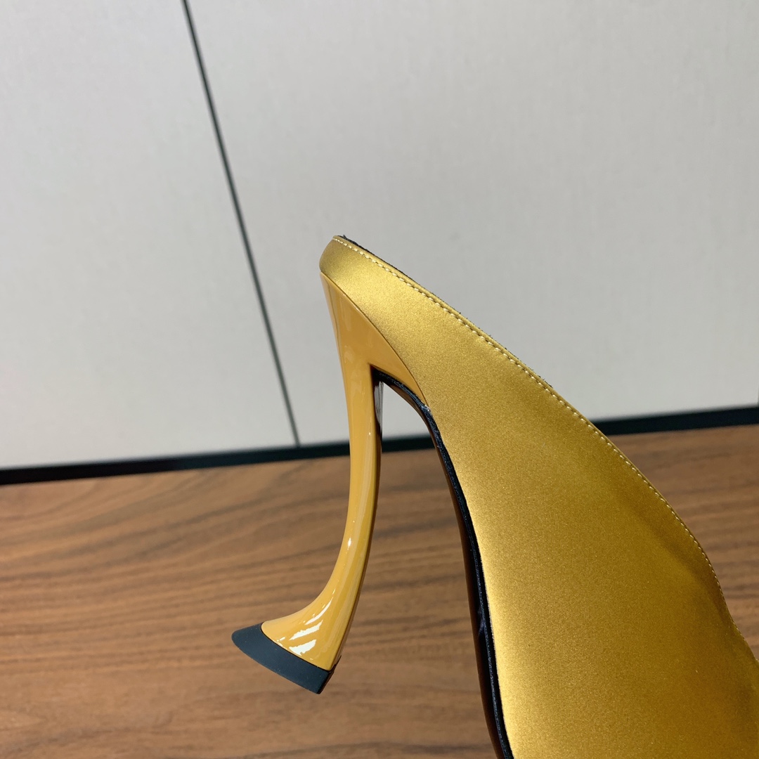 【Lanvin】高跟拖鞋。优雅风格、创造不一样的感觉。鞋面真丝、开边珠。羊皮垫脚，真皮大底。跟高10cm